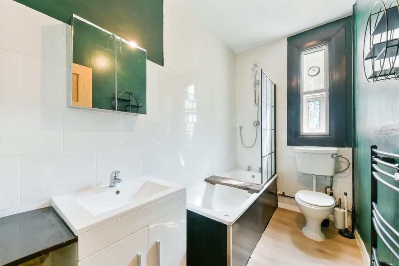 Cozy 1-Bed Apartment In Brixton London Bagian luar foto