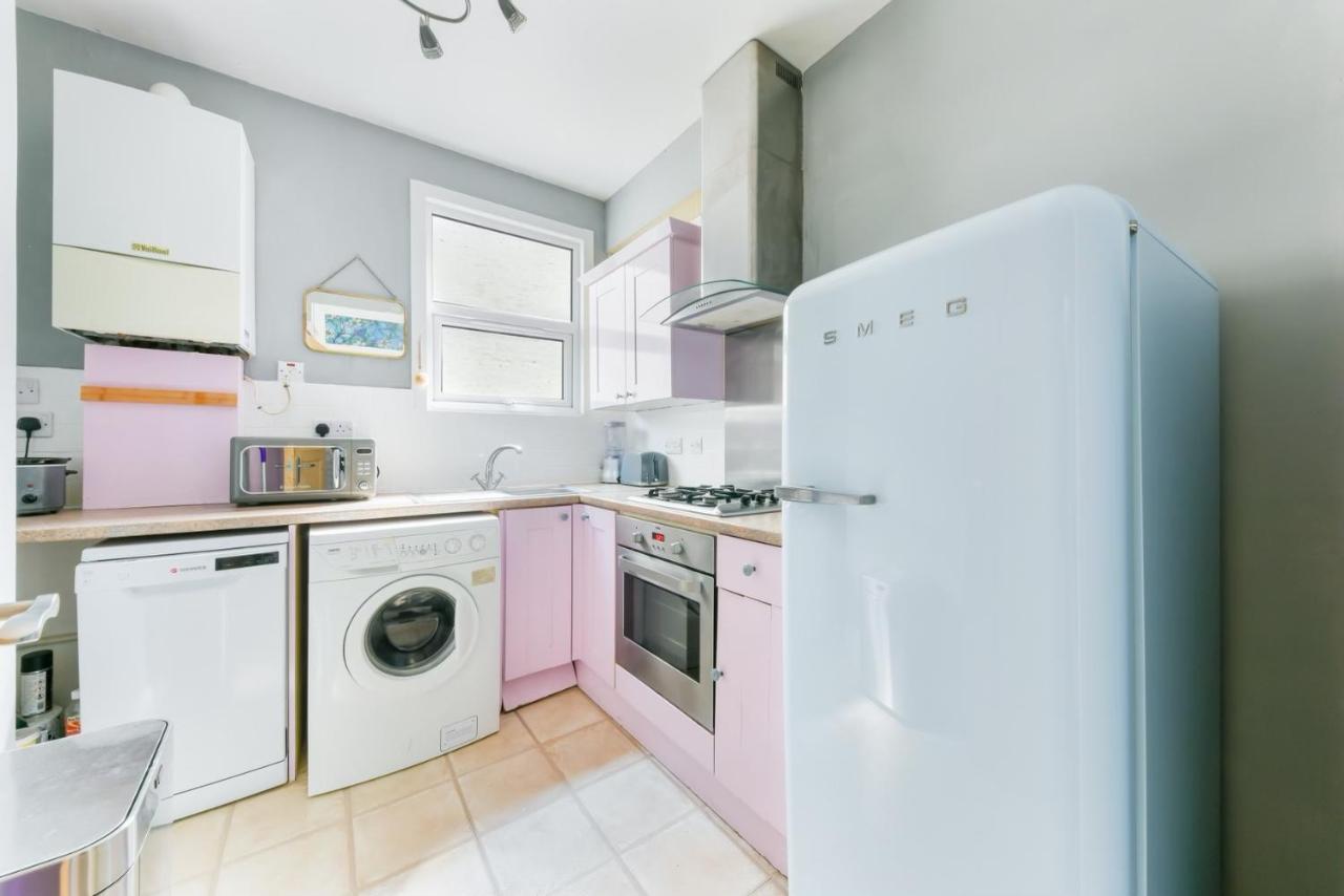 Cozy 1-Bed Apartment In Brixton London Bagian luar foto